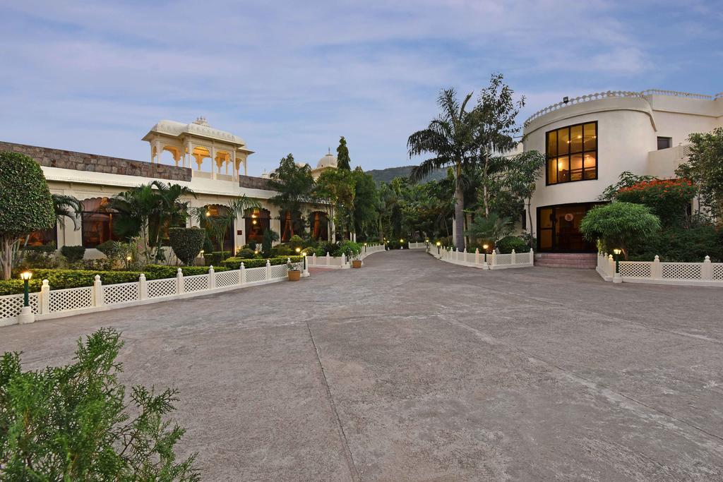 The Udaibagh Hotel Udaipur Buitenkant foto